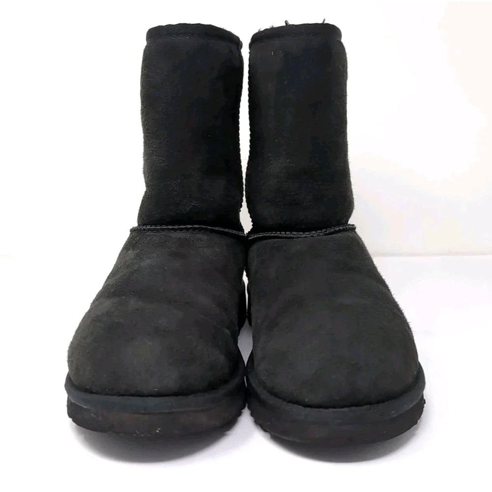 UGG Australia Short 5251 Sheepskin Boots Womens Size 6 US 36 EU‎ Black Suede